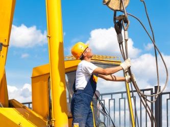 Why Should I Attend Crane School to Learn How to Operate a Crane?