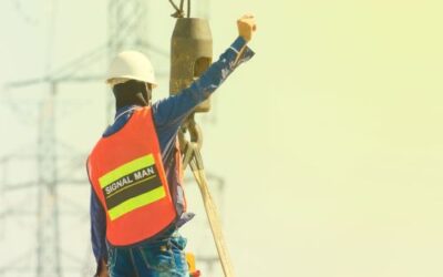 What Does a Crane Signal Person Do?