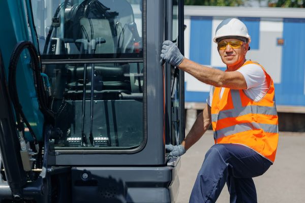 Crane Safety Training: A Crucial Investment for Construction Companies